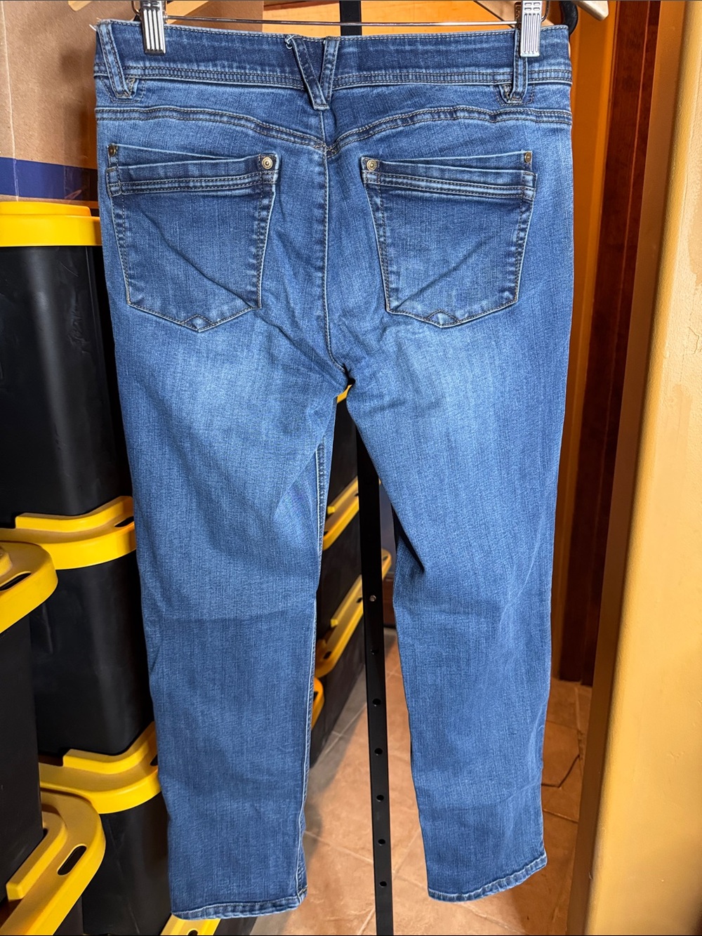 Democracy Straight-Leg Jeans Size 8 “Ab” Technology Ankle Skimmer Distressed - Picture 4 of 8